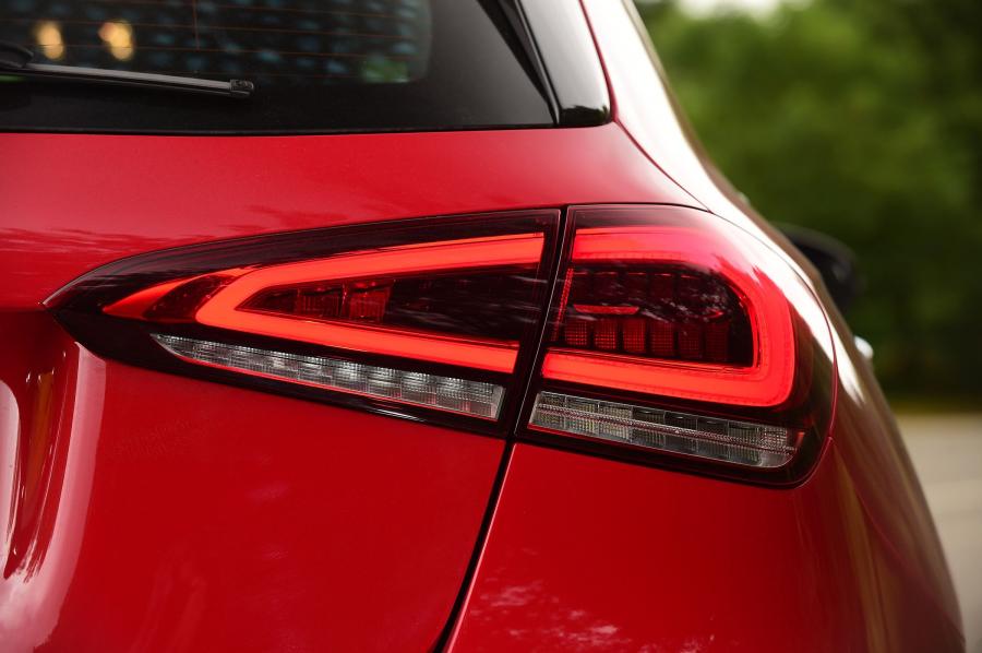 Детали экстерьера Mercedes-Benz A200 AMG Line (W177) 2018 года  (UK) (фото 6 из 14)